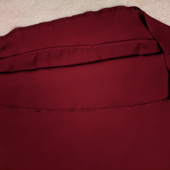 Simple red sheath dress. - Picture 4 of 4